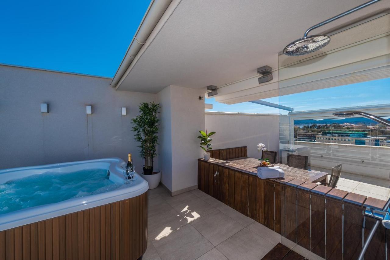 Penthouse With Roof Terrace With Jacuzzi Apartment ซาดาร์ ภายนอก รูปภาพ