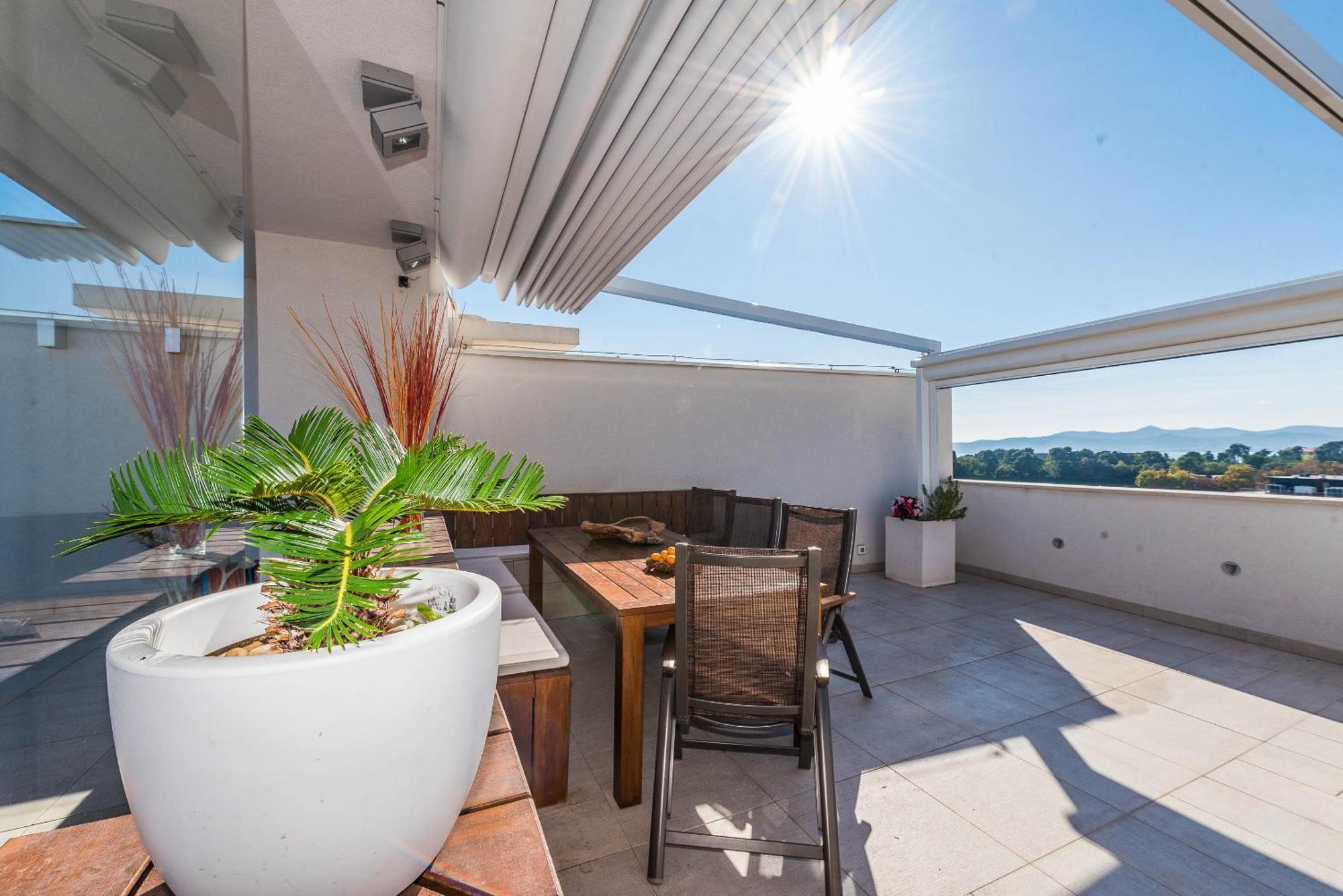 Penthouse With Roof Terrace With Jacuzzi Apartment ซาดาร์ ภายนอก รูปภาพ