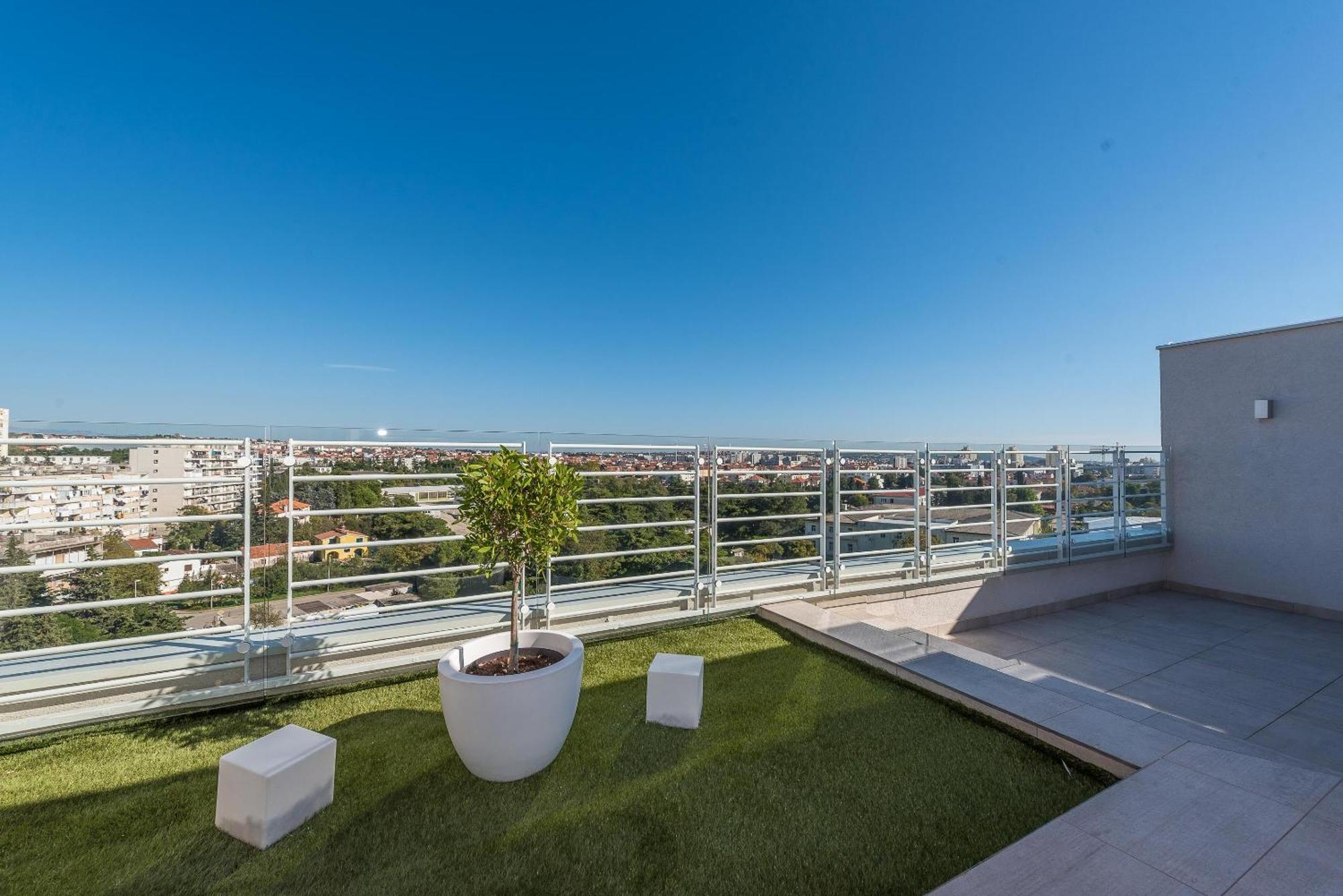 Penthouse With Roof Terrace With Jacuzzi Apartment ซาดาร์ ภายนอก รูปภาพ